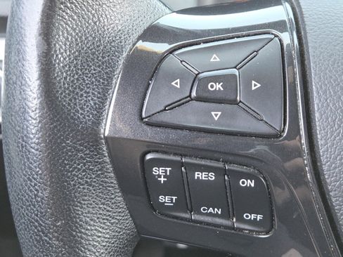 Used 2017 Ford Explorer XLT AWD/4WD image 6