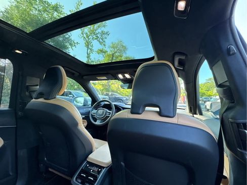 Certified 2024 Volvo XC90 B6 Ultimate w/ Lounge Package image 21