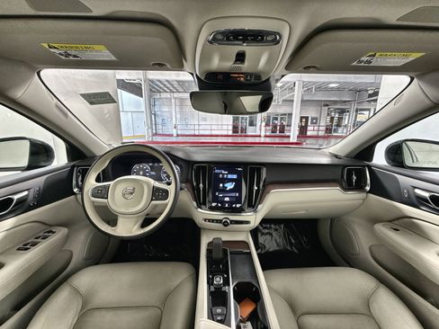 Used 2022 Volvo S60 B5 Momentum w/ Advanced Package image 23