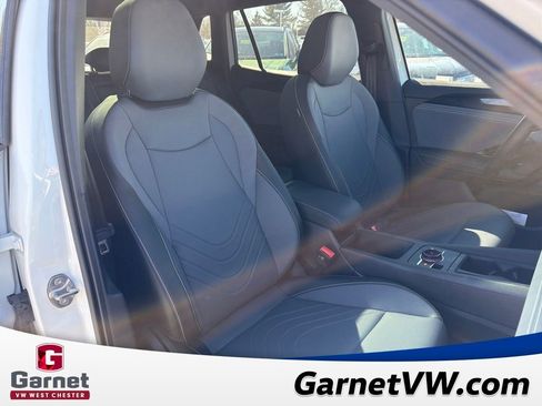Used 2025 Volkswagen Tiguan SE R-Line image 33