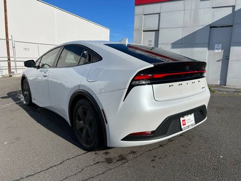 Used 2023 Toyota Prius LE AWD/4WD image 6
