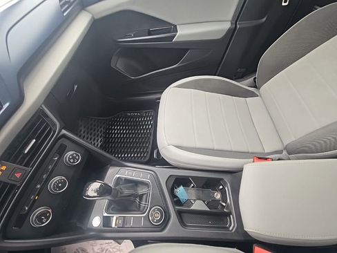 Used 2022 Volkswagen Taos SE image 25