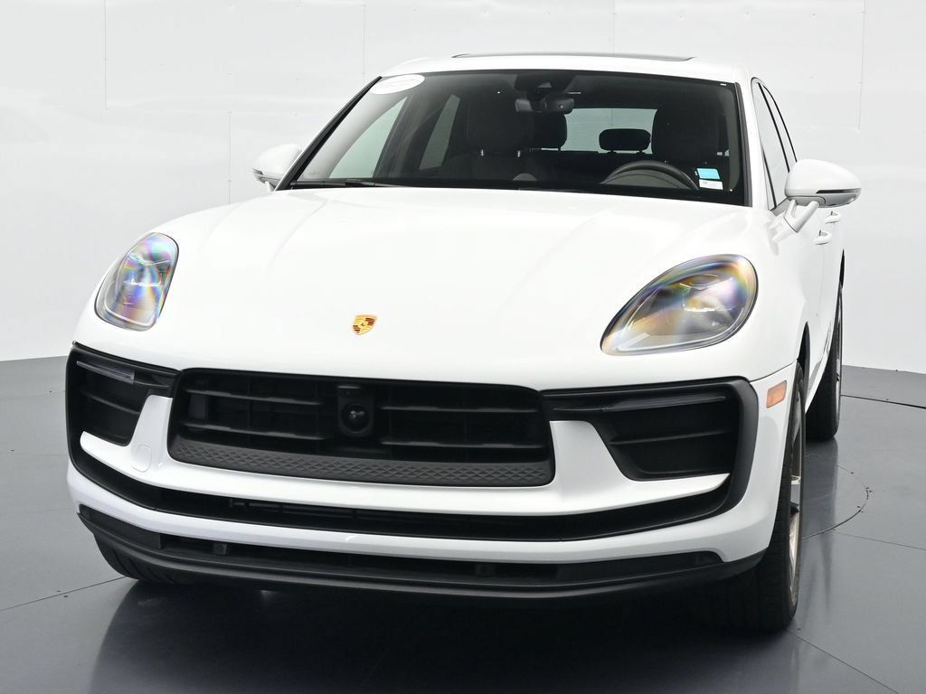 Certified 2023 Porsche Macan AWD/4WD image 10