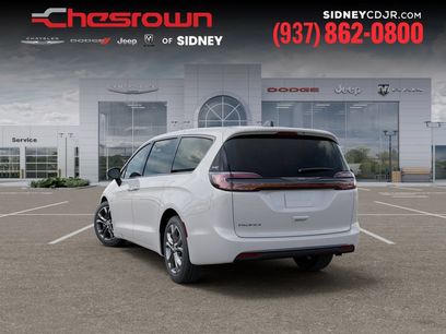 New 2026 Chrysler Pacifica Select