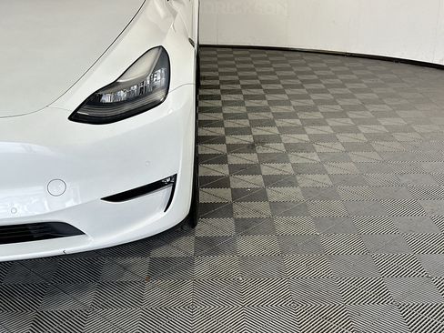 Used 2021 Tesla Model Y 2WD image 9