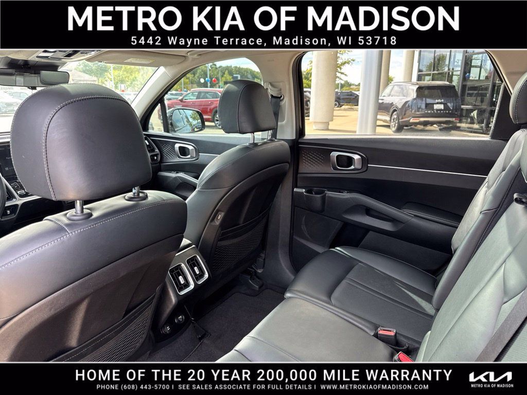 Used 2021 Kia Sorento S w/ Panoramic Sunroof Package AWD/4WD image 32