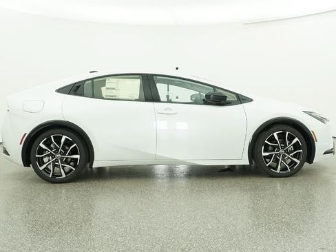 New 2026 Toyota Prius Plug-In Hybrid FWD image 60