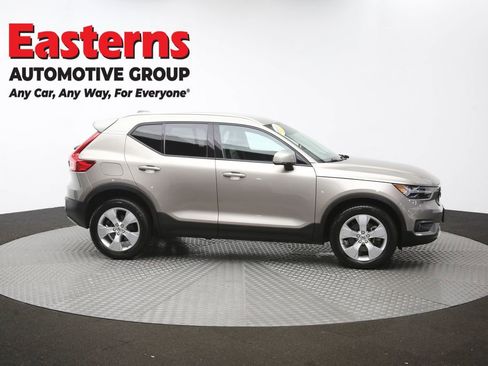 Used 2022 Volvo XC40 T4 Momentum FWD image 47