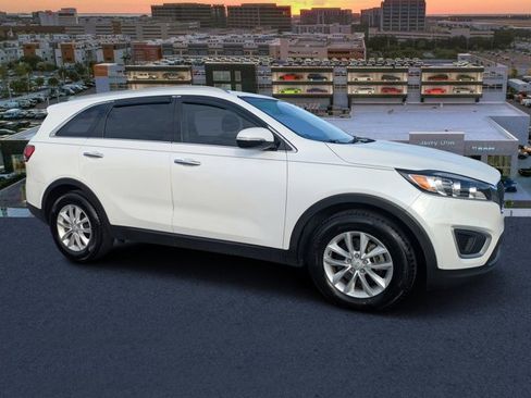 Used 2018 Kia Sorento LX image 1