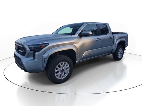 Used 2024 Toyota Tacoma SR5 image 3