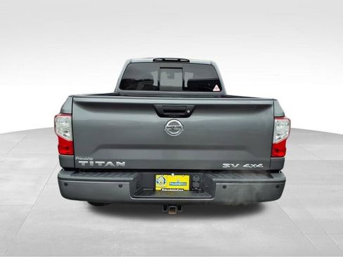 Used 2017 Nissan Titan SV image 6