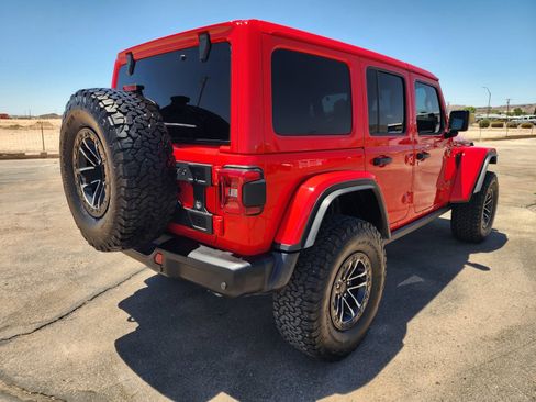 Used 2024 Jeep Wrangler Unlimited Rubicon AWD/4WD image 5
