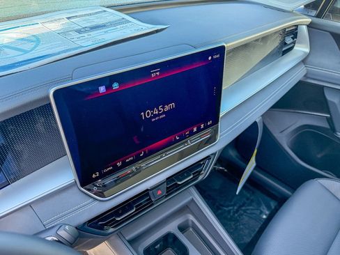 New 2026 Volkswagen Tiguan SE FWD image 19