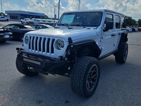 Used 2018 Jeep Wrangler Unlimited Sahara AWD/4WD image 3