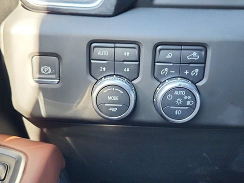 Used 2025 GMC Sierra 3500 Denali Ultimate AWD/4WD image 30