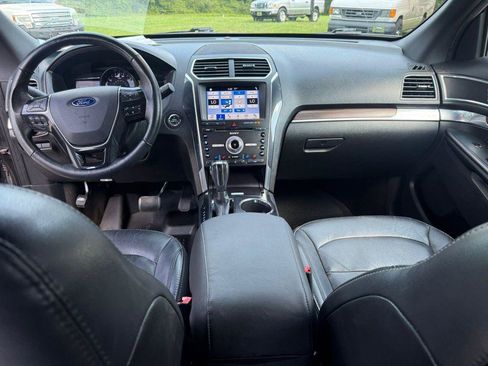 Used 2018 Ford Explorer Limited FWD image 11