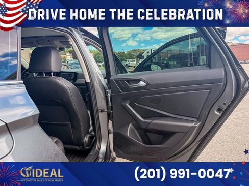 Used 2019 Volkswagen Jetta SE w/ Cold Weather Package FWD image 20