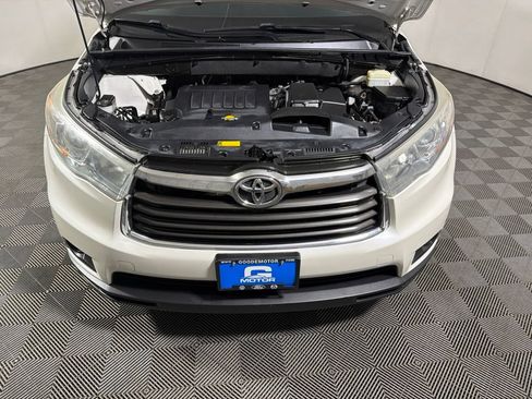 Used 2015 Toyota Highlander Plus FWD image 27