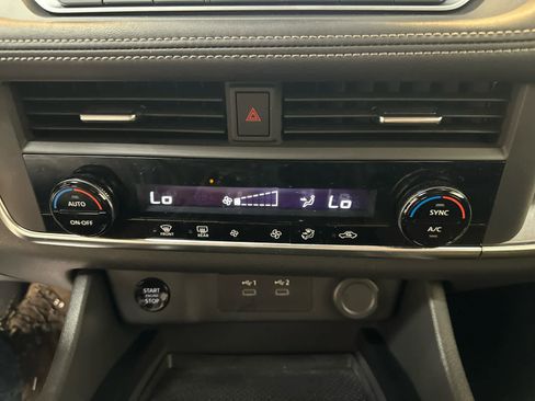 Certified 2024 Nissan Rogue SV image 17