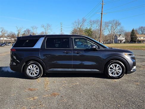 Certified 2023 Kia Carnival LX image 8