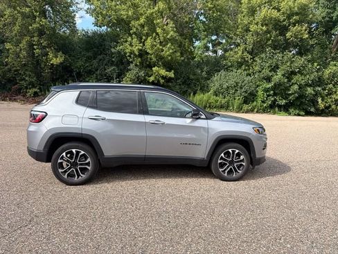 Used 2022 Jeep Compass Limited w/ Sun and Sound Group AWD/4WD image 19