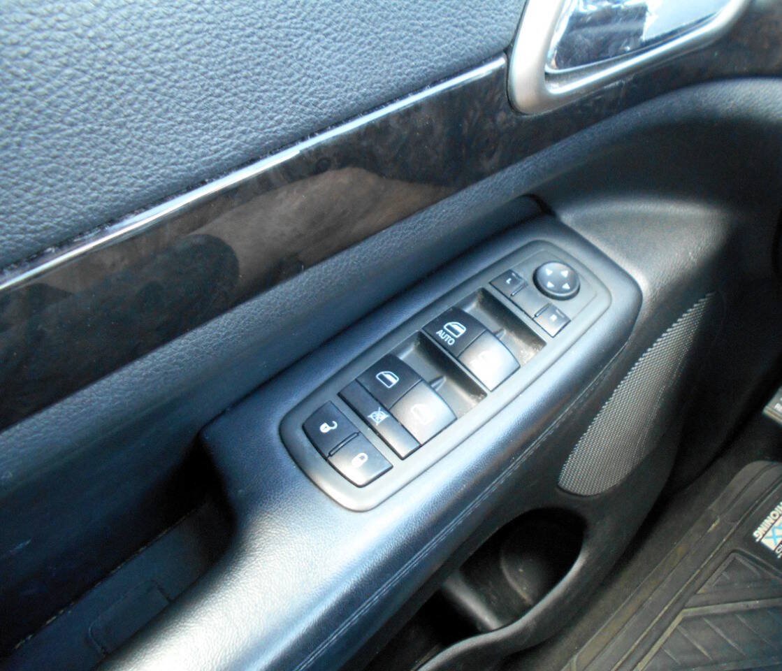 Used 2013 Jeep Grand Cherokee Laredo AWD/4WD image 15