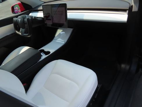 Used 2021 Tesla Model Y Long Range AWD/4WD image 31