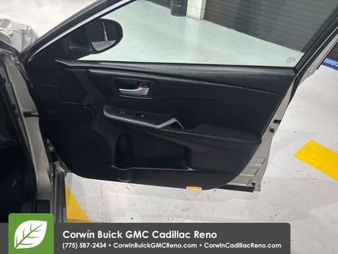 Used 2017 Toyota Camry SE image 25