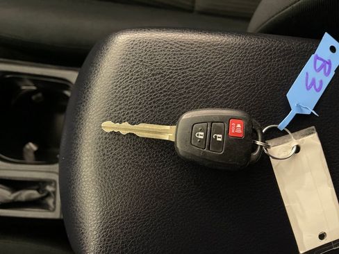 Used 2018 Toyota RAV4 LE image 26