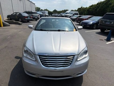 Used 2011 Chrysler 200 Touring w/ Cold Weather Group FWD image 2