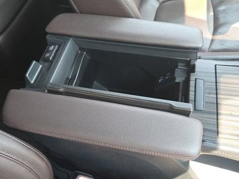 Used 2023 Toyota Sienna Platinum FWD image 36