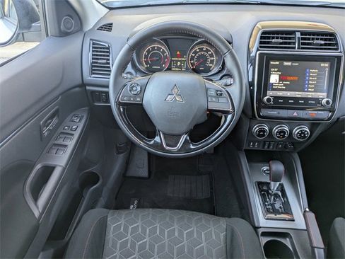 Used 2025 Mitsubishi Outlander Sport LE image 17