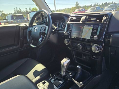 Used 2024 Toyota 4Runner TRD Off-Road Premium w/ Off Road Premium Plus Package AWD/4WD image 10