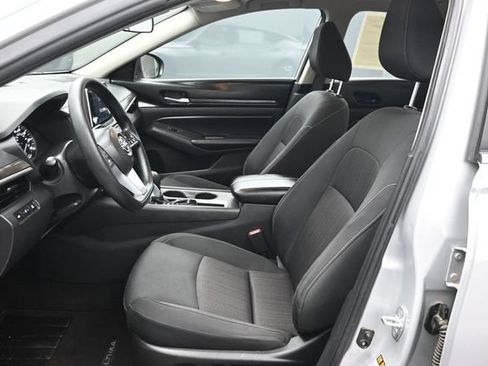 Used 2025 Nissan Altima 2.5 SV FWD image 6