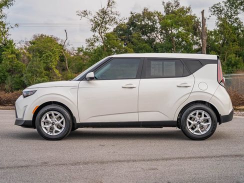 Used 2023 Kia Soul LX w/ LX Technology Package image 5
