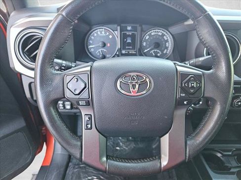 Used 2017 Toyota Tacoma TRD Off-Road w/ Tow Package AWD/4WD image 17
