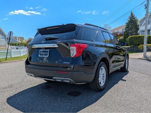 Used 2021 Ford Explorer XLT w/ Equipment Group 202A AWD/4WD image 5