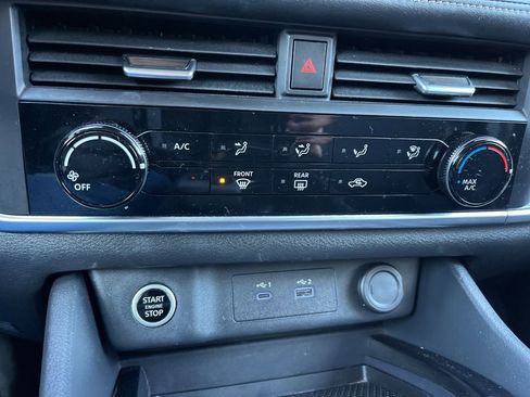 Used 2023 Nissan Rogue S image 12