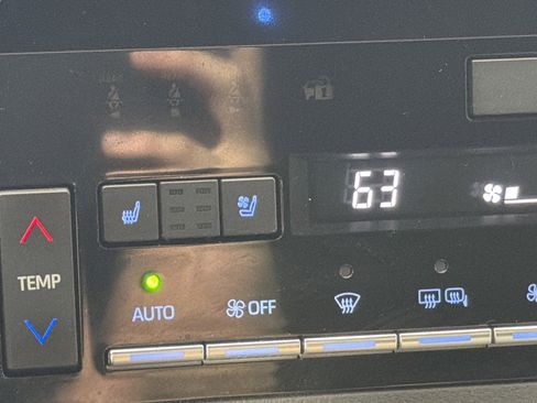 Used 2019 Toyota Avalon Limited w/ Advanced Safety Package FWD image 17