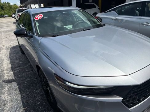 Used 2025 Honda Accord SE image 9