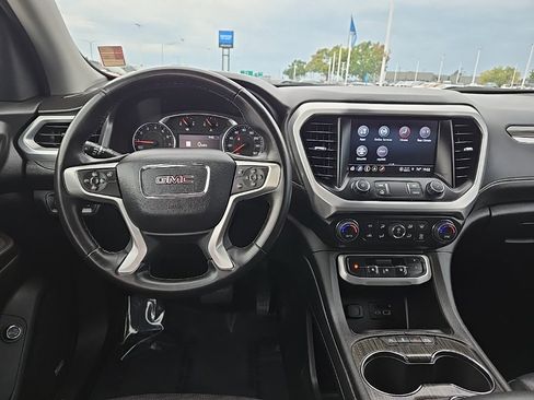 Used 2023 GMC Acadia SLT image 16