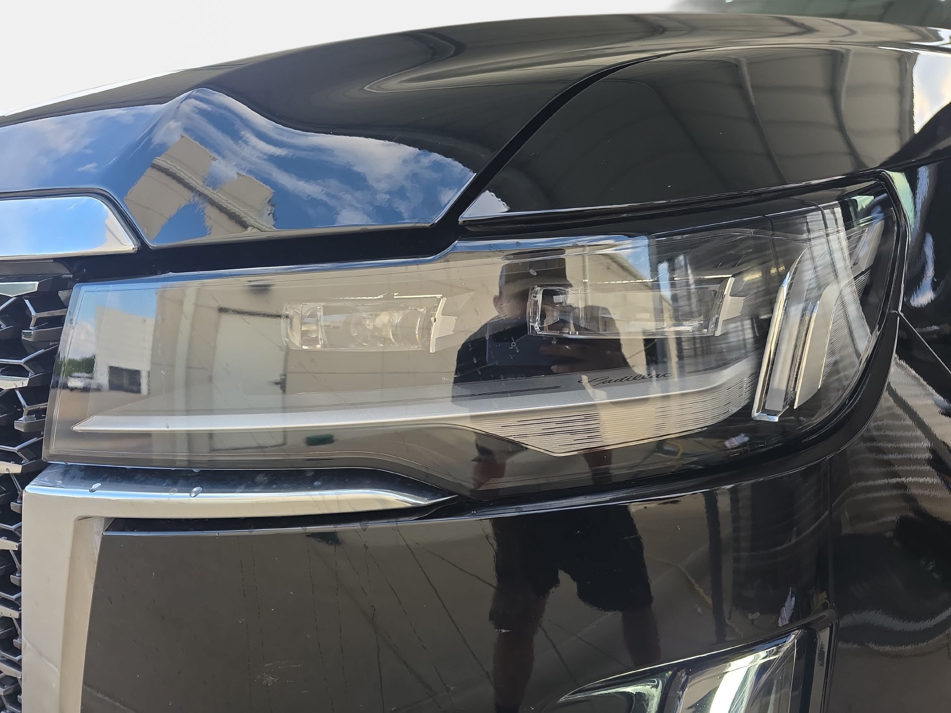 Used 2024 Cadillac Escalade Premium Luxury RWD image 30