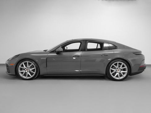 Certified 2025 Porsche Panamera 4 image 2