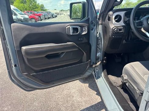 Used 2025 Jeep Wrangler Unlimited Sahara w/ Safety Group AWD/4WD image 14