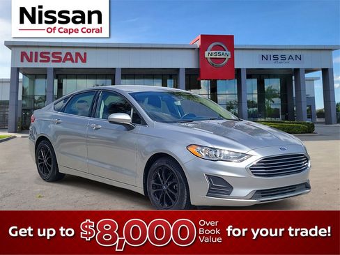 Used 2020 Ford Fusion SE image 1