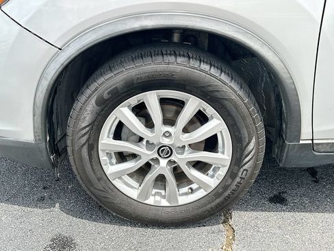 Used 2018 Nissan Rogue SV FWD image 24