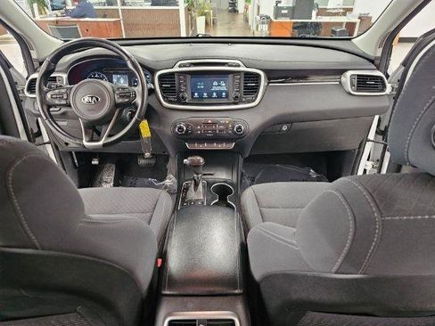 Used 2017 Kia Sorento LX w/ LX Convenience Package image 9