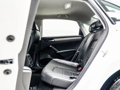 Used 2021 Volkswagen Passat 2.0T SE image 34