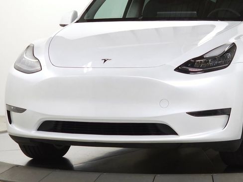 Used 2023 Tesla Model Y Long Range AWD/4WD image 3