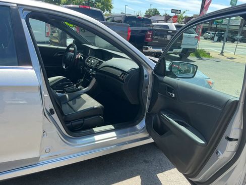 Used 2017 Honda Accord Sport image 10